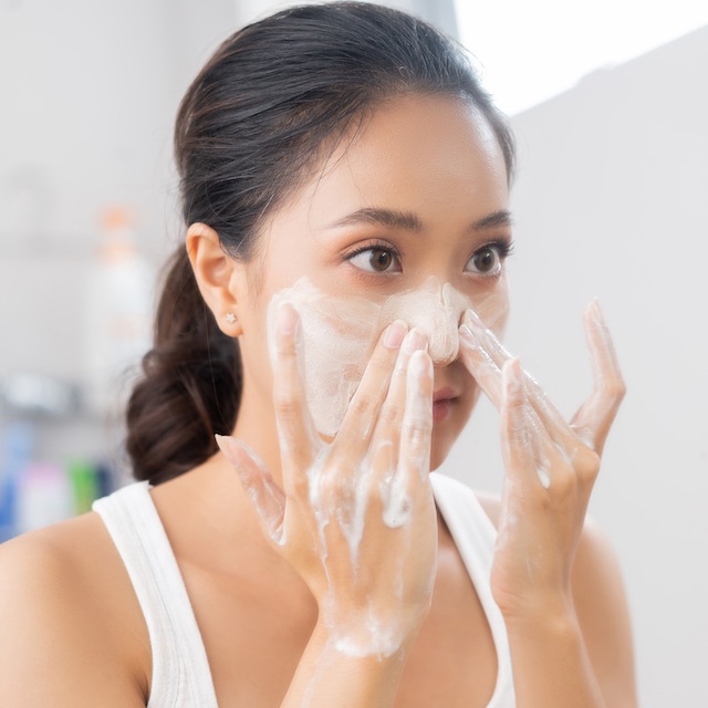 Learn how to counter skin stressors with this exfoliating face wash.