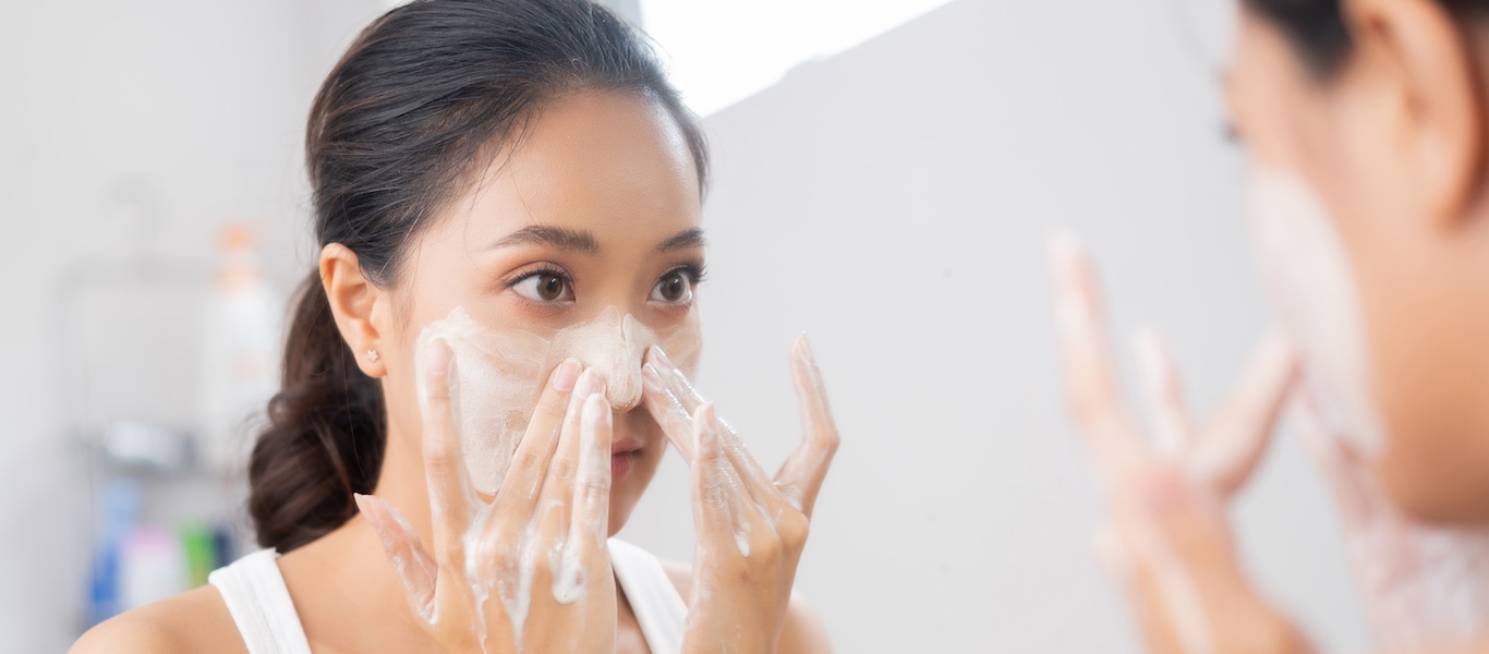 Learn how to counter skin stressors with this exfoliating face wash.